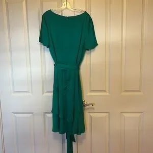 green emerald velvet dress Mac Duggal Women's Flower Beading Crepe Sleeveless Midi Dress main image 1